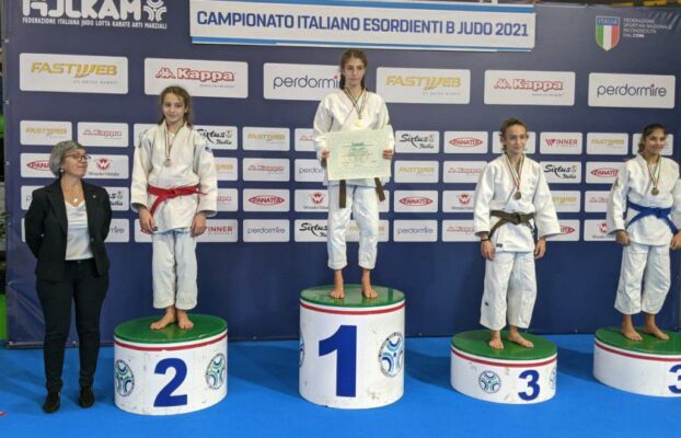 Giulia, una campionessa di judo in corsetto