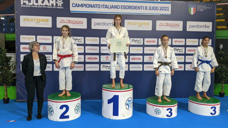 Giulia, una campionessa di judo in corsetto